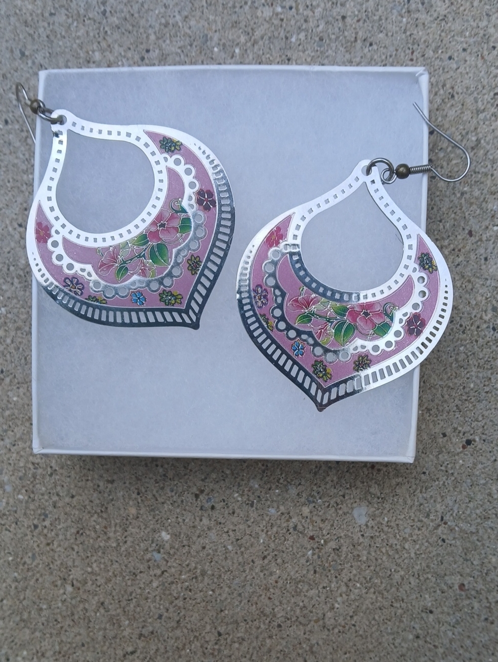 Metal Lazerlace Earings, Silver Metal with Pink Floral Design.